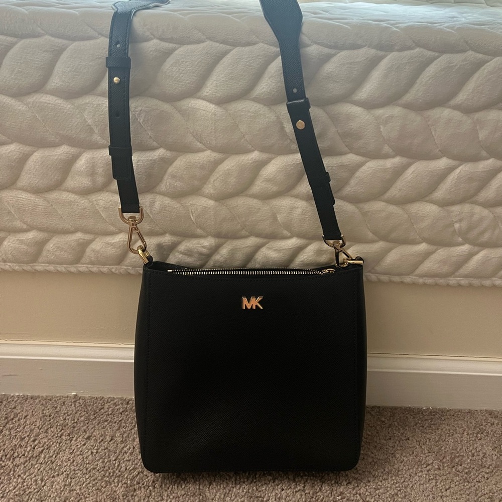 Michael Kors Jet Set Crossbody- gold details